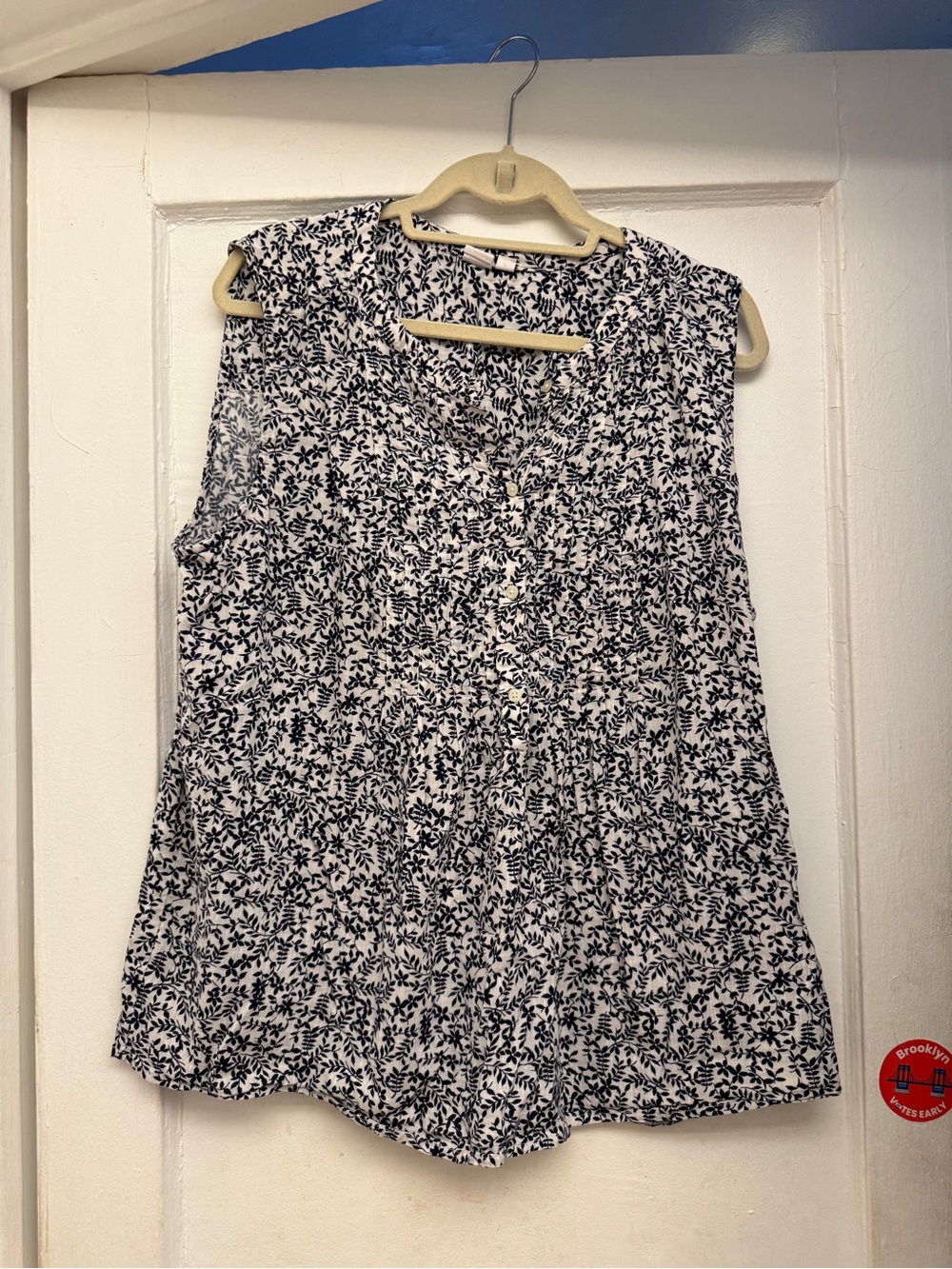 GAP Navy and White Floral Button-Front Sleeveless Camisole